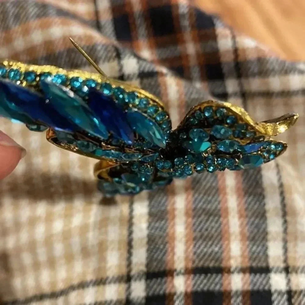 New Crystal Rhinestone Butterfly Insect Ladies Brooch - Picture 4 of 6